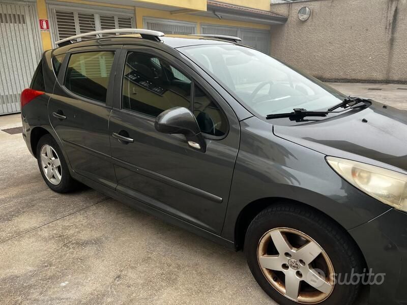 Usata 2008 Peugeot 207 Station wagon | 1500 € - Immagine 1/4
