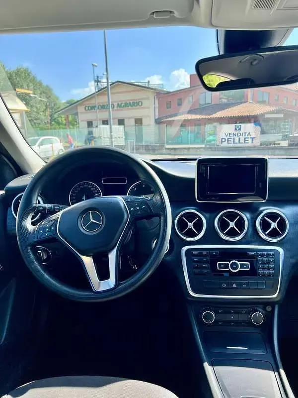 Usata Mercedes A180 Premium 109 CV (80 kW) 2014 Nero Utilitaria