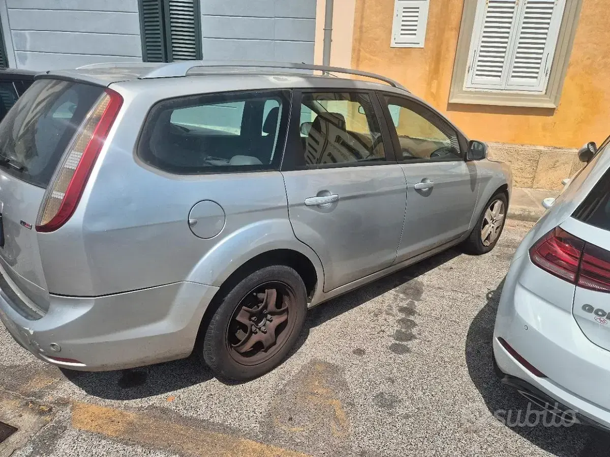 Usata Ford Focus 90 CV (66 kW) 2008 Grigio Station wagon