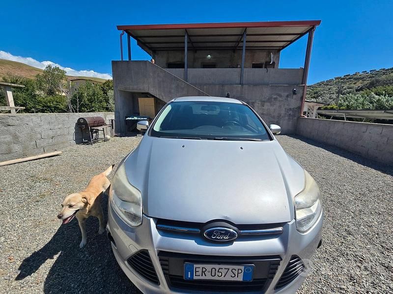 Usata Ford Focus 100 CV (73 kW) 2013 Grigio Station wagon