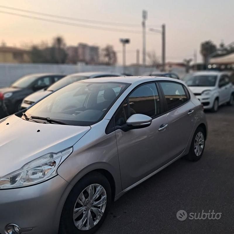 Usata Peugeot 208 Allure 92 CV (67 kW) 2013 Grigio Utilitaria