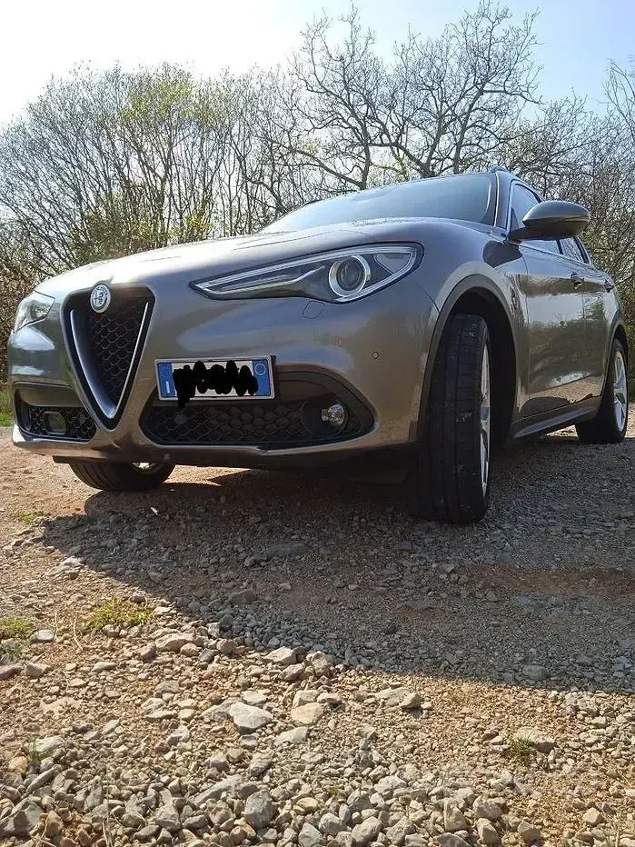 Usata Alfa Romeo Stelvio 210 CV (154 kW) 2017 Grigio SUV