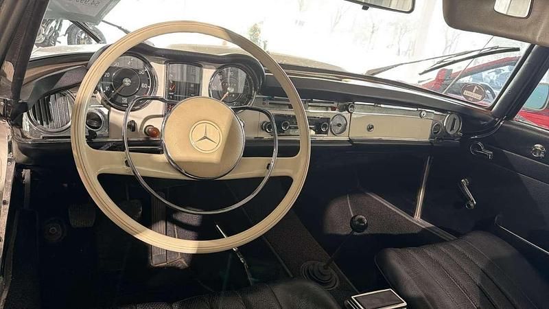 Usata Mercedes 230 150 CV (110 kW) 1965 Bianco Cabrio