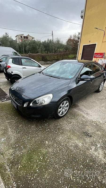 Usata Volvo S60 Kinetic 115 CV (84 kW) 2012 Grigio Berlina