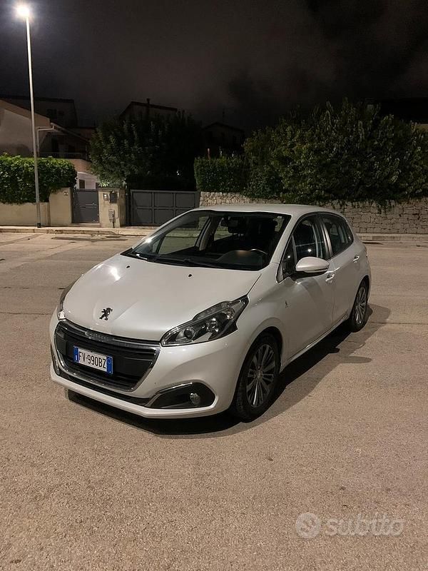 Usata Peugeot 208 82 CV (60 kW) 2019 Bianco Utilitaria