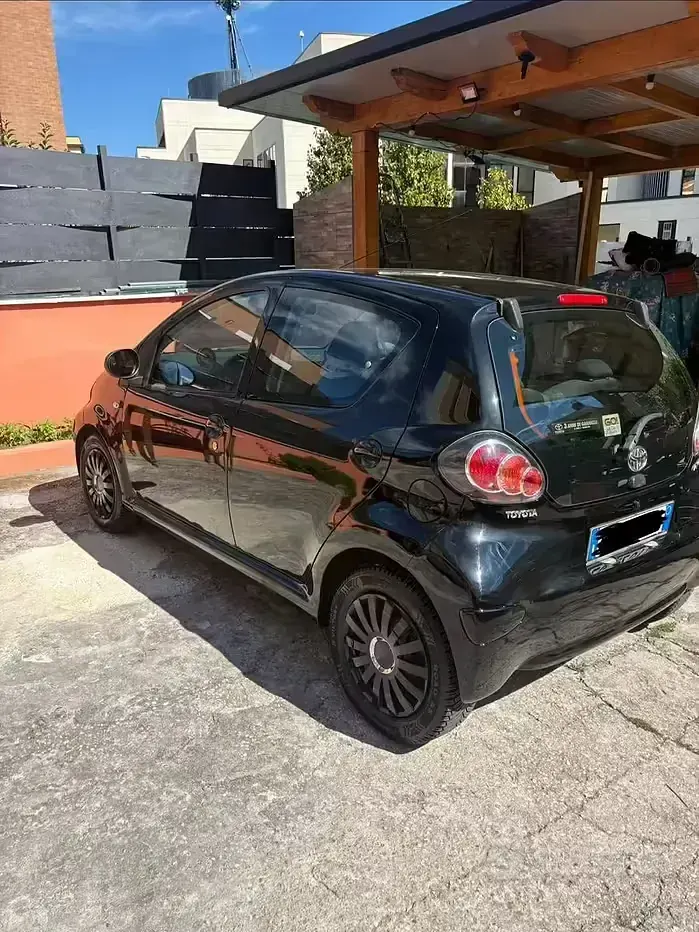 Usata Toyota Aygo Connect Style 68 CV (50 kW) 2012 Nero Utilitaria