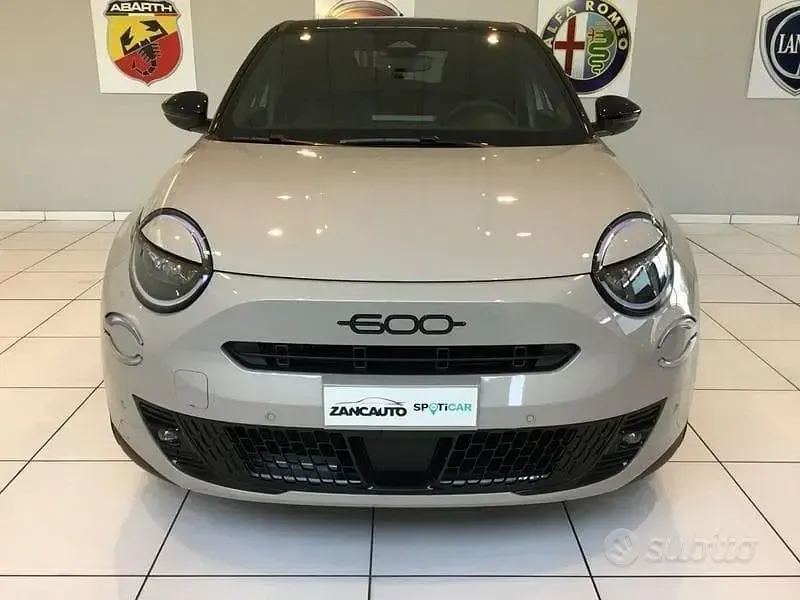 Nuova Fiat 600 Sport 110 CV (80 kW) 2026 Bianco SUV