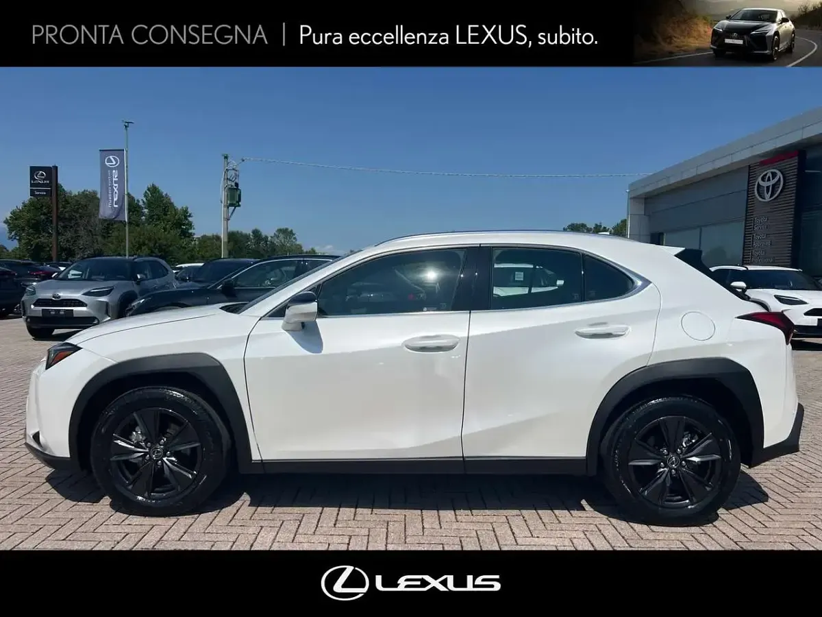 Nuova Lexus UX 300h 199 CV (146 kW) 2026 Biancoblack SUV
