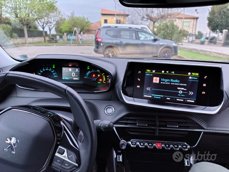 Usata Peugeot e-2008 Active 55 kW (75 CV) 2022 Grigio SUV