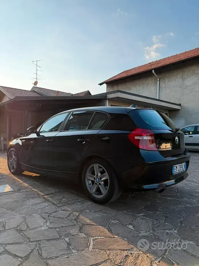 Usata BMW 118 Efficient Dynamics 143 CV (105 kW) 2012 Nero Utilitaria