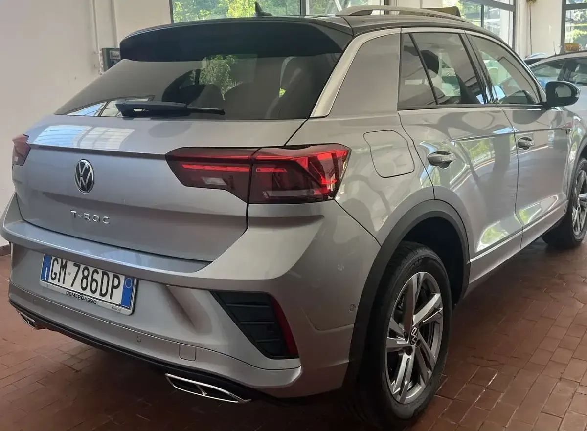 Usata VW T-Roc R-line Plus 150 CV (110 kW) 2023 Pyrit silver SUV