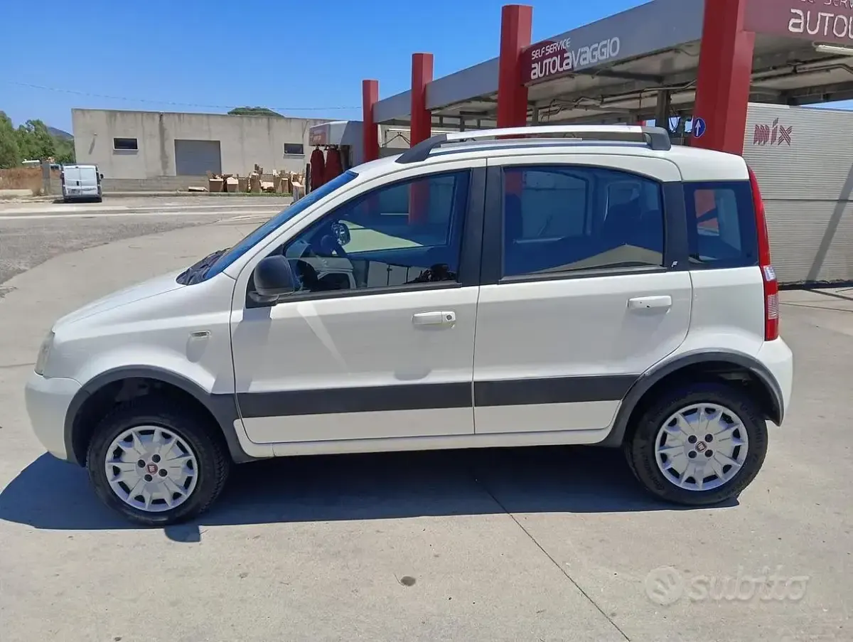 Usata Fiat Panda 4x4 69 CV (50 kW) 2010 Bianco Utilitaria
