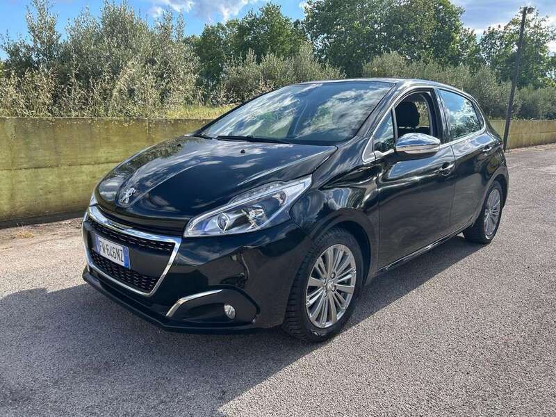 Usata Peugeot 208 Active 83 CV (61 kW) 2019 Nero Utilitaria