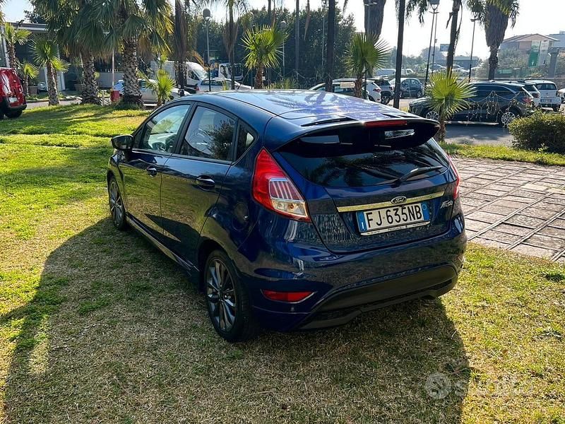 Usata Ford Fiesta ST-Line 75 CV (55 kW) 2017 Blu Berlina
