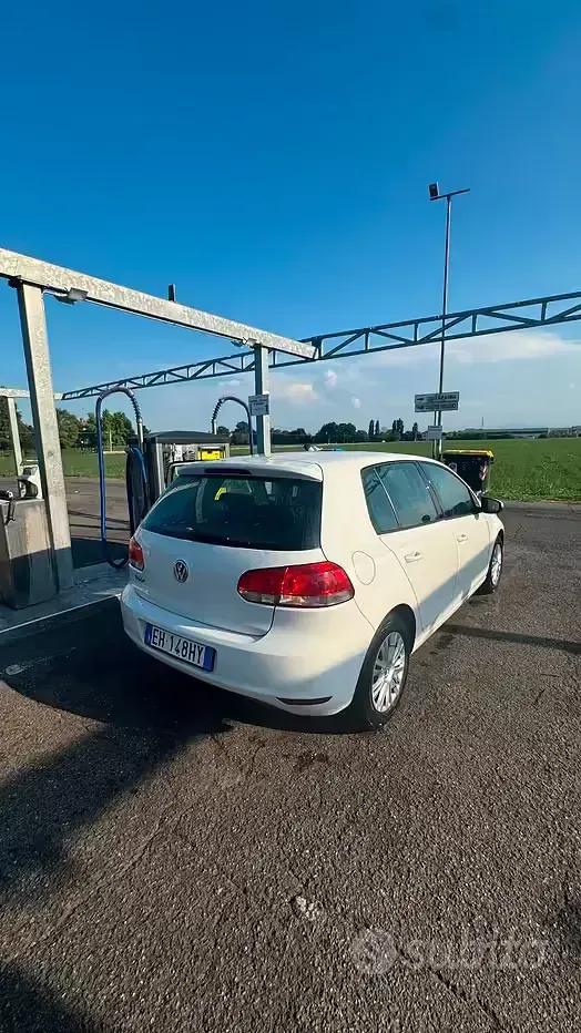 Usata VW Golf VI 80 CV (58 kW) 2011 Bianco Utilitaria