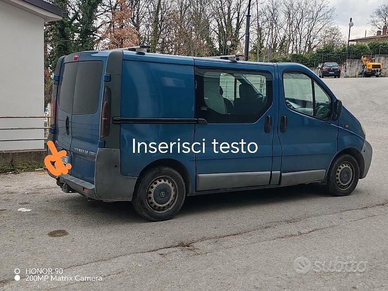 Usata Opel Vivaro 100 CV (73 kW) 2004 Blu Monovolume