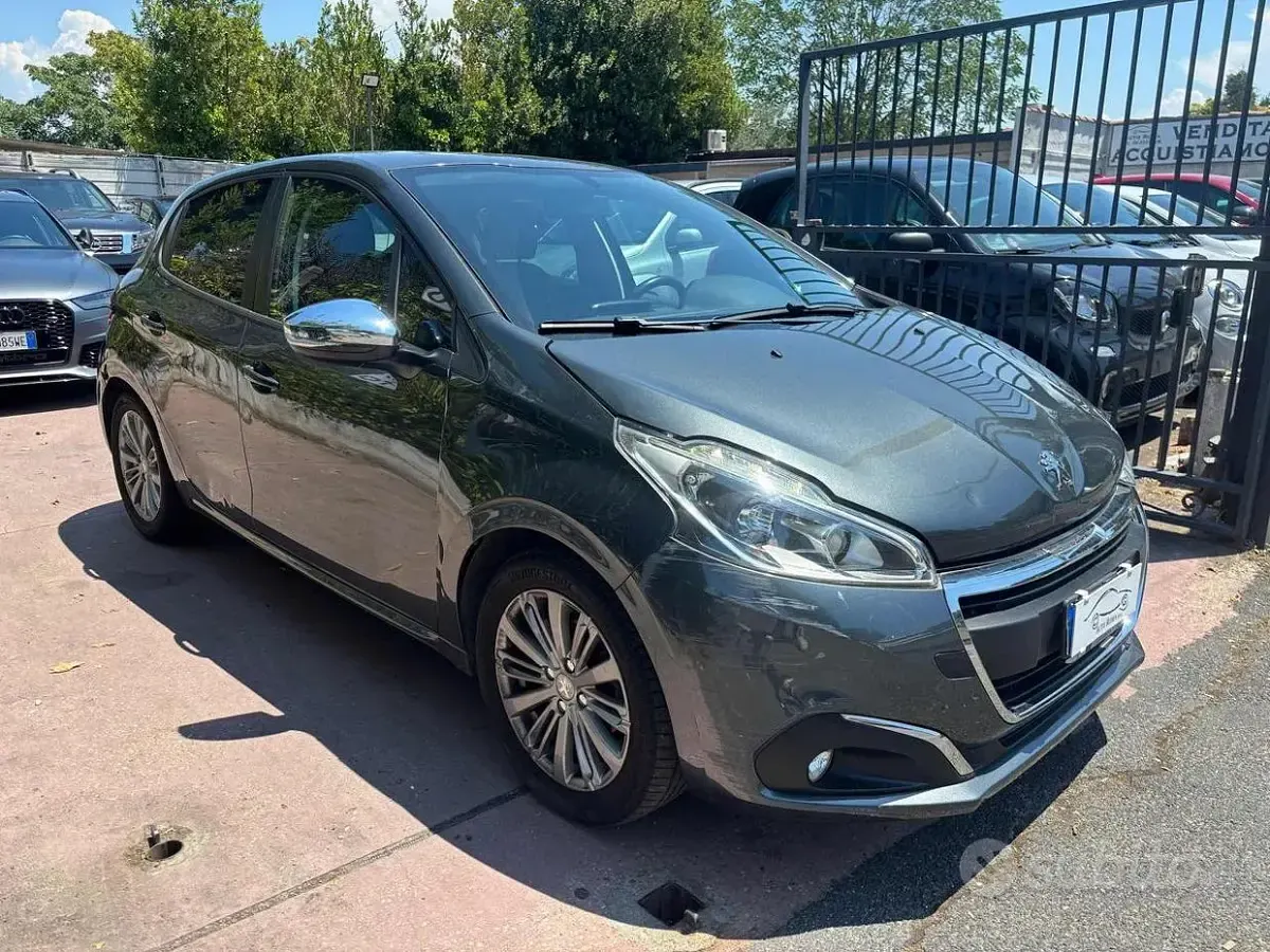 Usata Peugeot 208 Active 82 CV (60 kW) 2017 Grigio Utilitaria