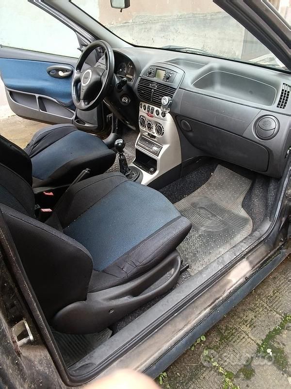 Usata Fiat Punto 80 CV (58 kW) 2001 Nero Utilitaria