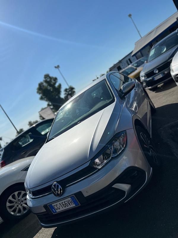 Usata VW Polo Style 90 CV (66 kW) 2022 Grigio Utilitaria