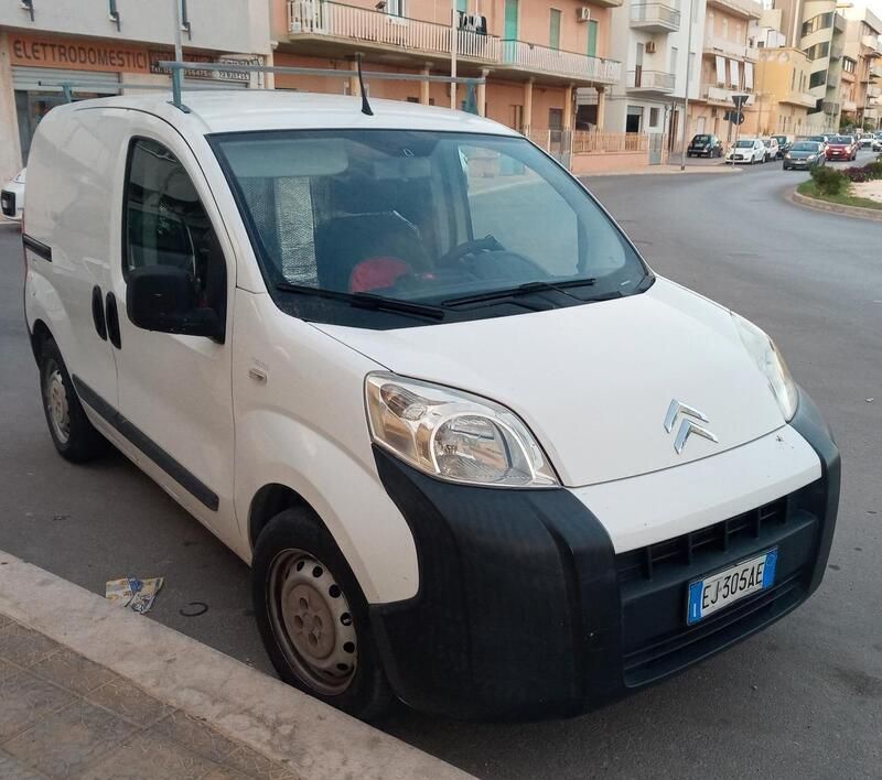 Bianco Usata 2012 Citroën Nemo Furgone | 4500 € (Buon prezzo) - Immagine 1/4