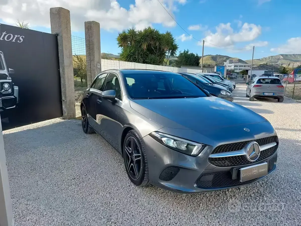Usata Mercedes A180 116 CV (85 kW) 2018 Grigio Berlina