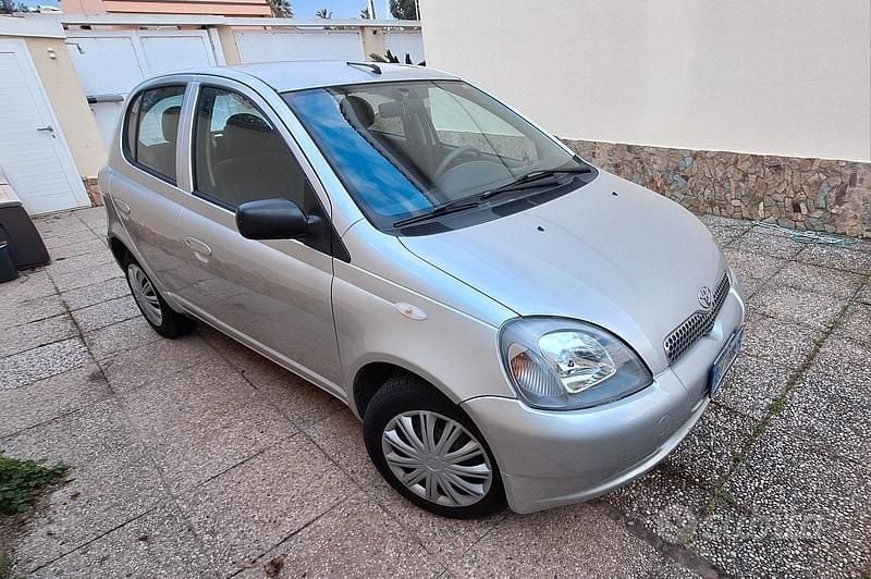 Usata Toyota Yaris 2002 Grigio Berlina