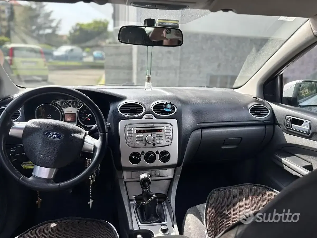 Usata Ford Focus 100 CV (73 kW) 2009 Grigio Station wagon