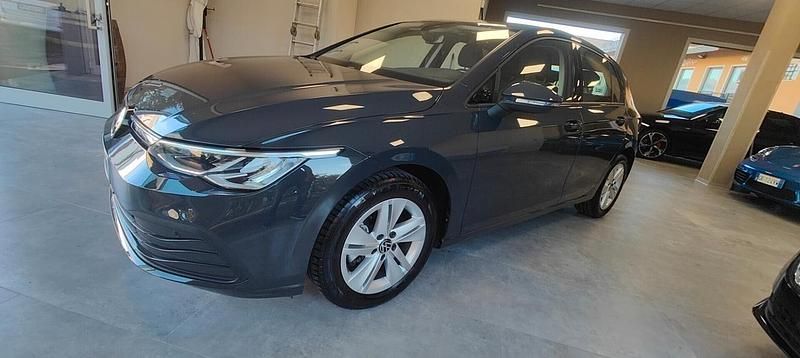 Usata VW Golf VIII Life 130 CV (95 kW) 2021 Grigio Berlina
