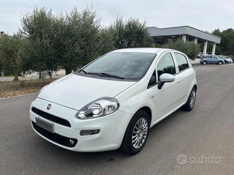Usata Fiat Punto Lounge 95 CV (69 kW) 2018 Bianco Utilitaria