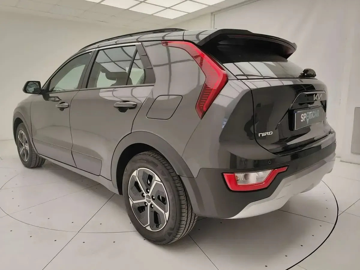 Usata Kia Niro 129 CV (94 kW) 2025 Grigio SUV