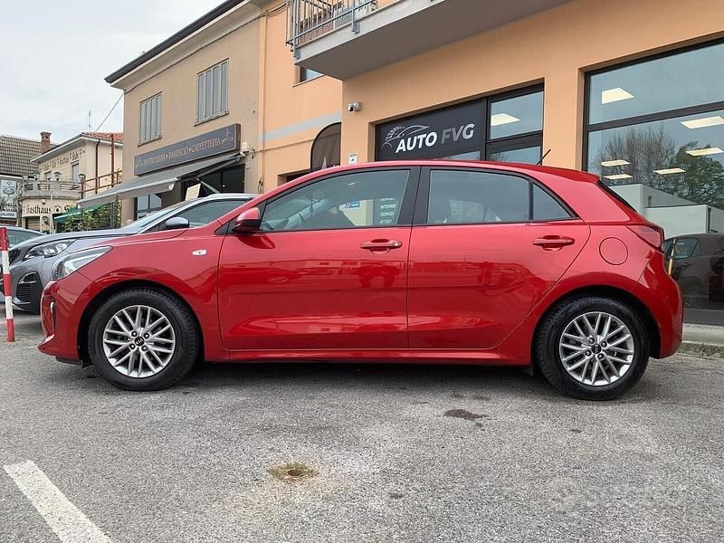Usata Kia Rio 84 CV (61 kW) 2020 Rosso Utilitaria