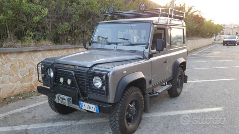 Usata Land Rover Defender 122 CV (89 kW) 2000 Grigio SUV