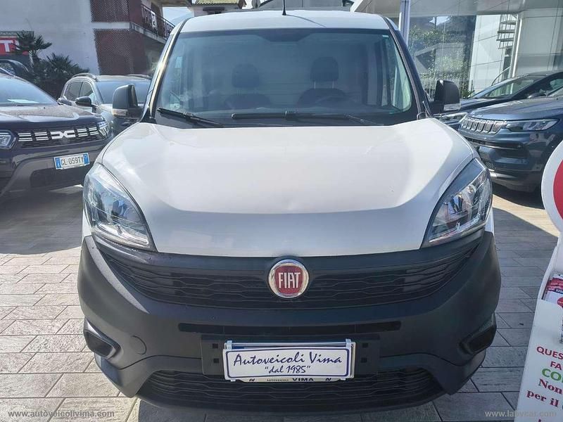 Usata Fiat Doblò 105 CV (77 kW) 2022 Bianco Monovolume