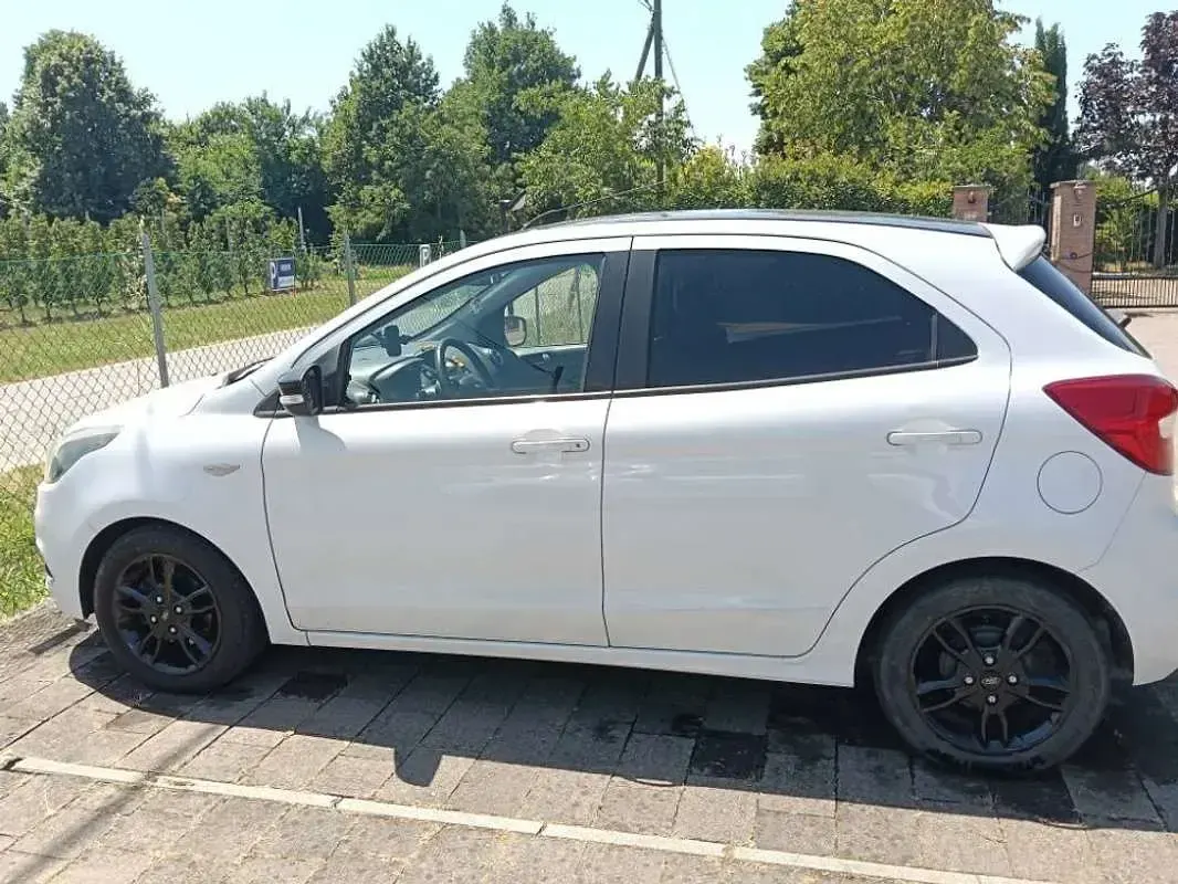 Usata Ford Ka 86 CV (63 kW) 2017 Bianco Berlina