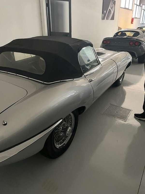 Usata Jaguar E-Type 265 CV (194 kW) 1970 Argento