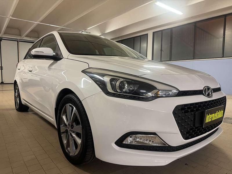 Usata Hyundai i20 83 CV (61 kW) 2017 Bianco Utilitaria
