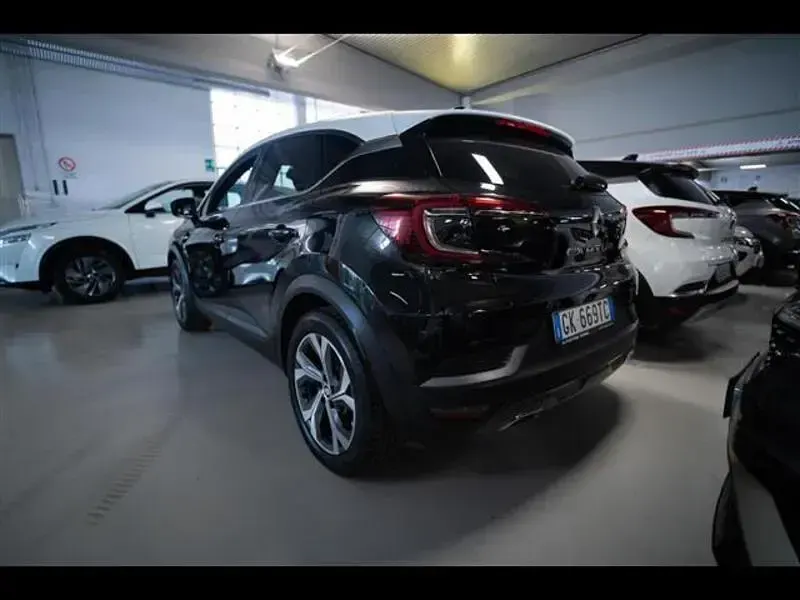 Usata Renault Captur RS Line 145 CV (106 kW) 2022 Grigio chiaro SUV