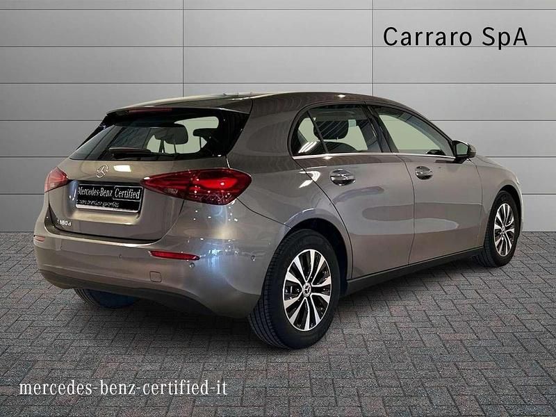 Usata Mercedes A180 Advanced 116 CV (85 kW) 2025 Grigio montagna Berlina