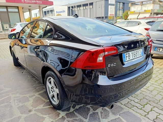 Usata Volvo S60 Kinetic 116 CV (85 kW) 2015 Nero Berlina