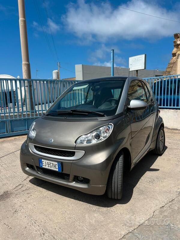 Usata 2011 Smart ForTwo Coupé Due volumi | 6000 € (Buon prezzo) - Immagine 1/4