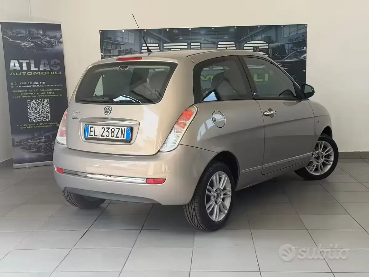 Usata Lancia Ypsilon 69 CV (50 kW) 2012 Beige Utilitaria