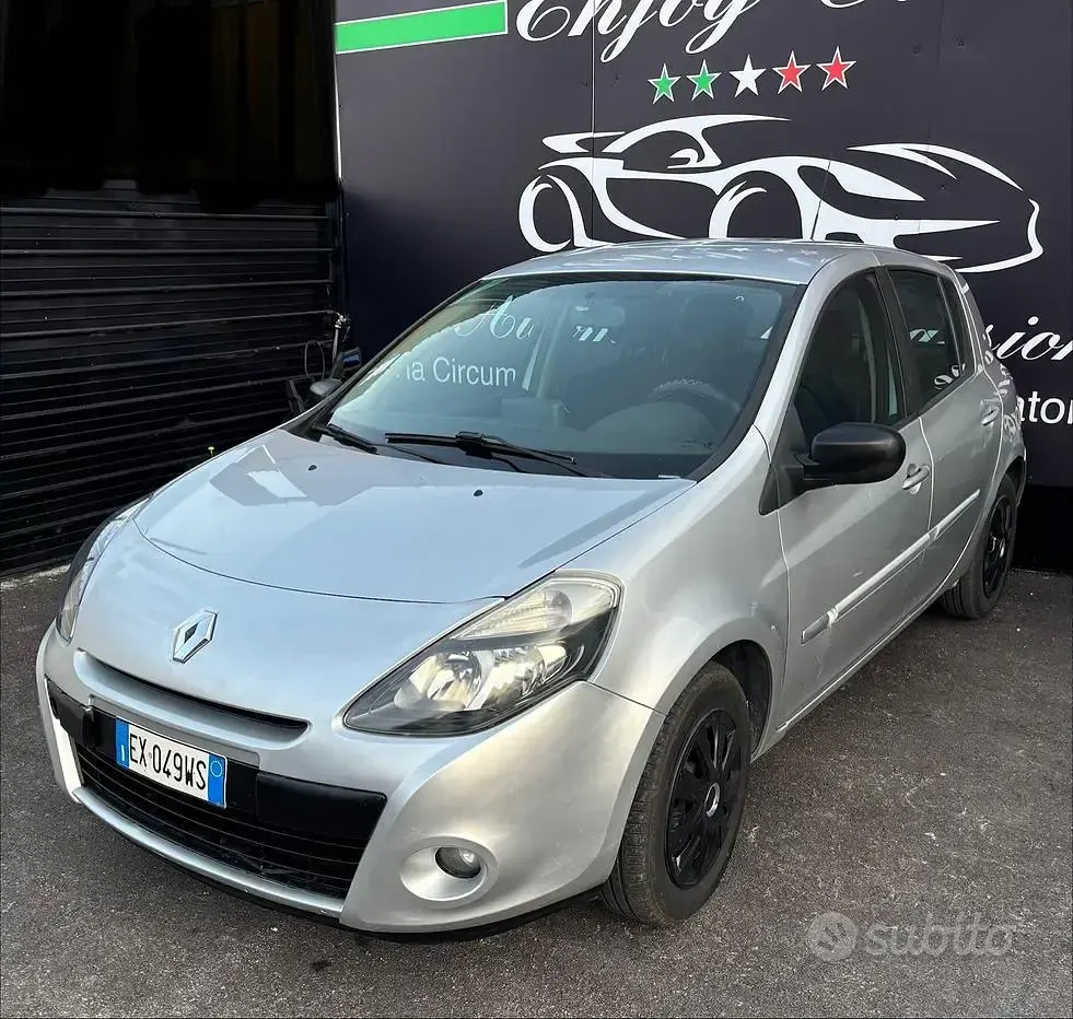 Usata Renault Clio II Dynamique 85 CV (62 kW) 2010 Grigio Berlina