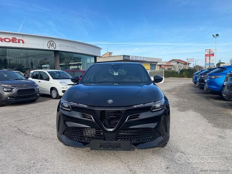Nuova Alfa Romeo GT Junior Edizione Speciale 145 CV (106 kW) 2025 Nero SUV