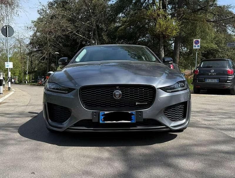 Usata Jaguar XE R-Dynamic 204 CV (150 kW) 2022 Grigio Berlina