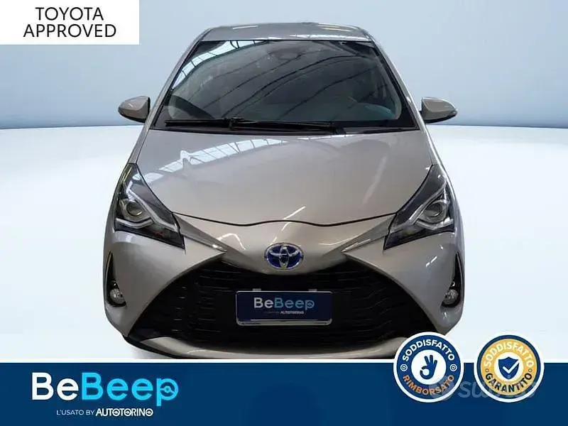 Usata Toyota Yaris Hybrid Active 73 CV (53 kW) 2018 Grigio Berlina