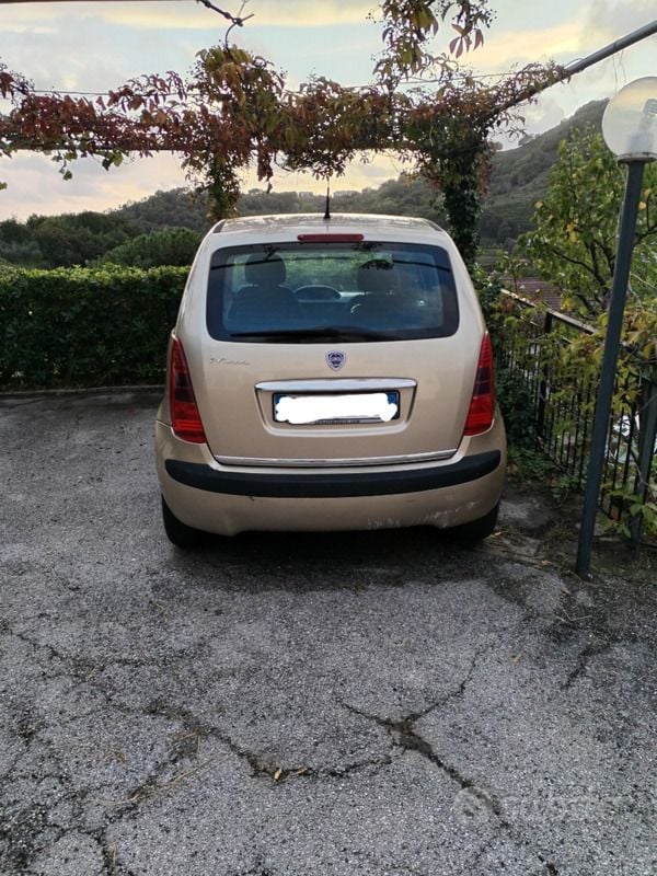 Usata 2007 Lancia Musa Monovolume | 750 € (Super prezzo) - Immagine 1/4