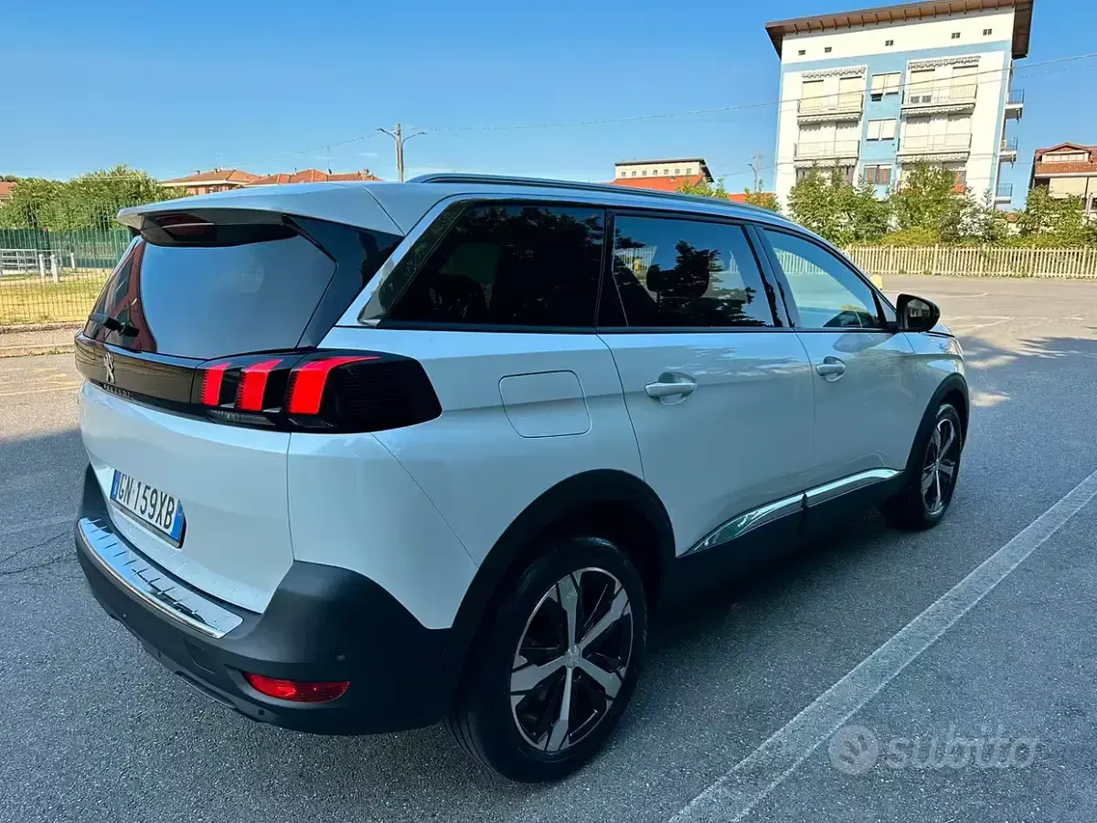 Usata Peugeot 5008 131 CV (96 kW) 2023 Bianco SUV
