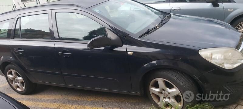Usata Opel Astra 60 CV (44 kW) 2008 Nero Station wagon