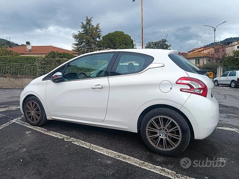 Usata Peugeot 208 92 CV (67 kW) 2012 Bianco Utilitaria
