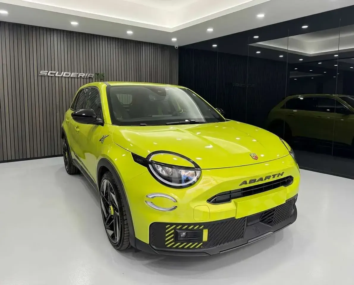 Nuova Abarth 600e Turismo 175 kW (239 CV) 2026 Acid green SUV